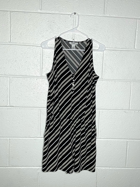 White House Black Market Pants - < WHBM Striped Sleeveless V-Neck Romper Size Small With Pockets >